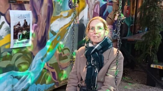 Janet op schommel - less is inderdaad more