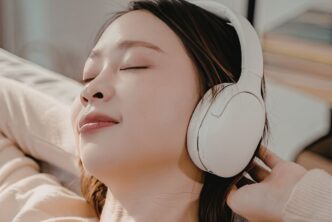 Meer relaxed, ontspannen vrouw